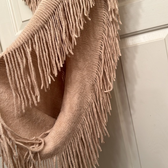 Marilyn Monroe infinity scarf - Picture 2 of 3